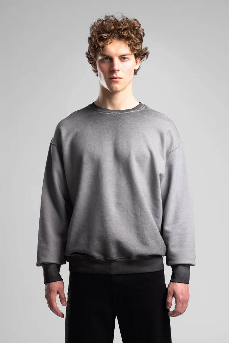 Bluzon Oversize cu Decolteu Rotund și Broderie pe Spate — imaginea 2