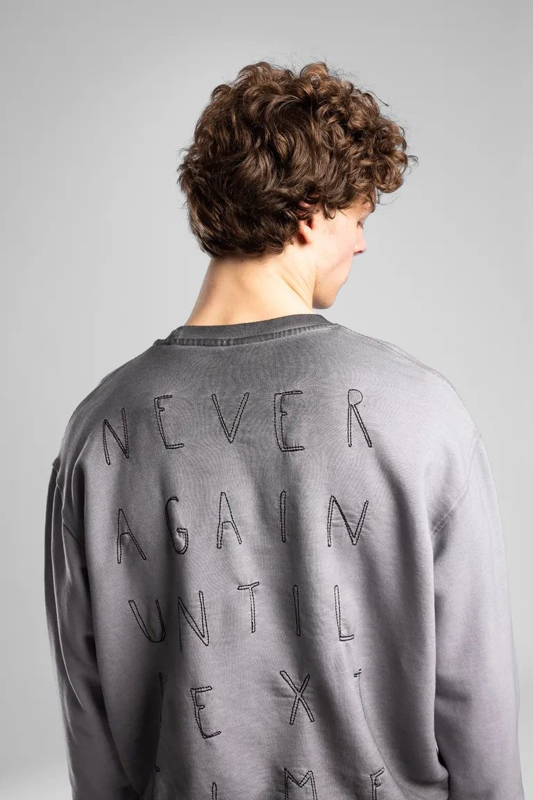Bluzon Oversize cu Decolteu Rotund și Broderie pe Spate — imaginea 3