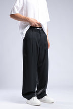 Pantaloni largi din in cu pense