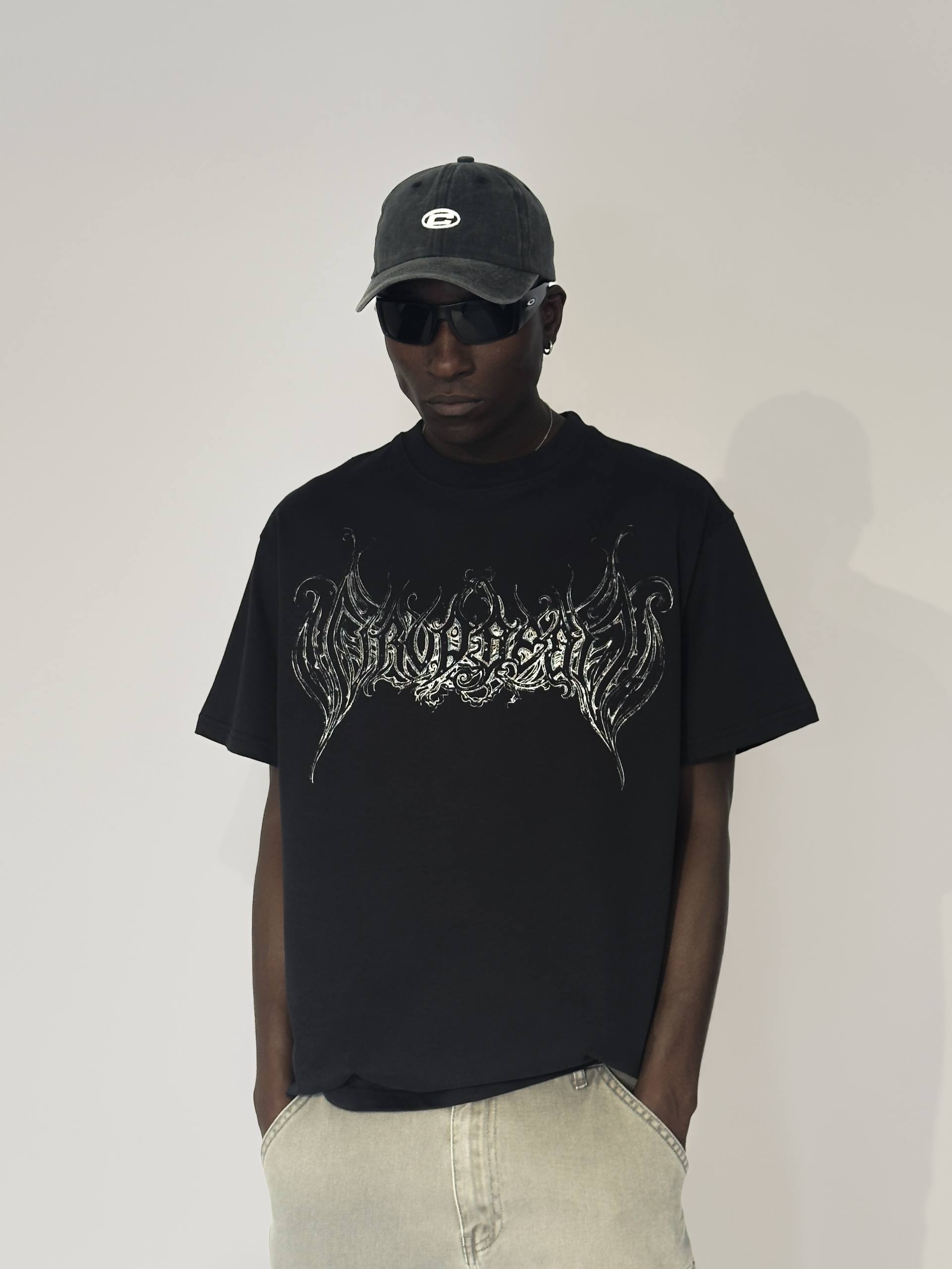Tricou oversize cu print gothic pe piept