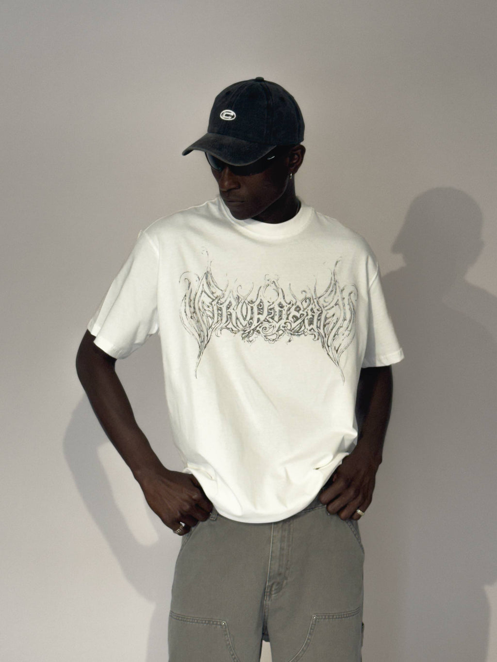 Tricou oversize cu print gothic pe piept