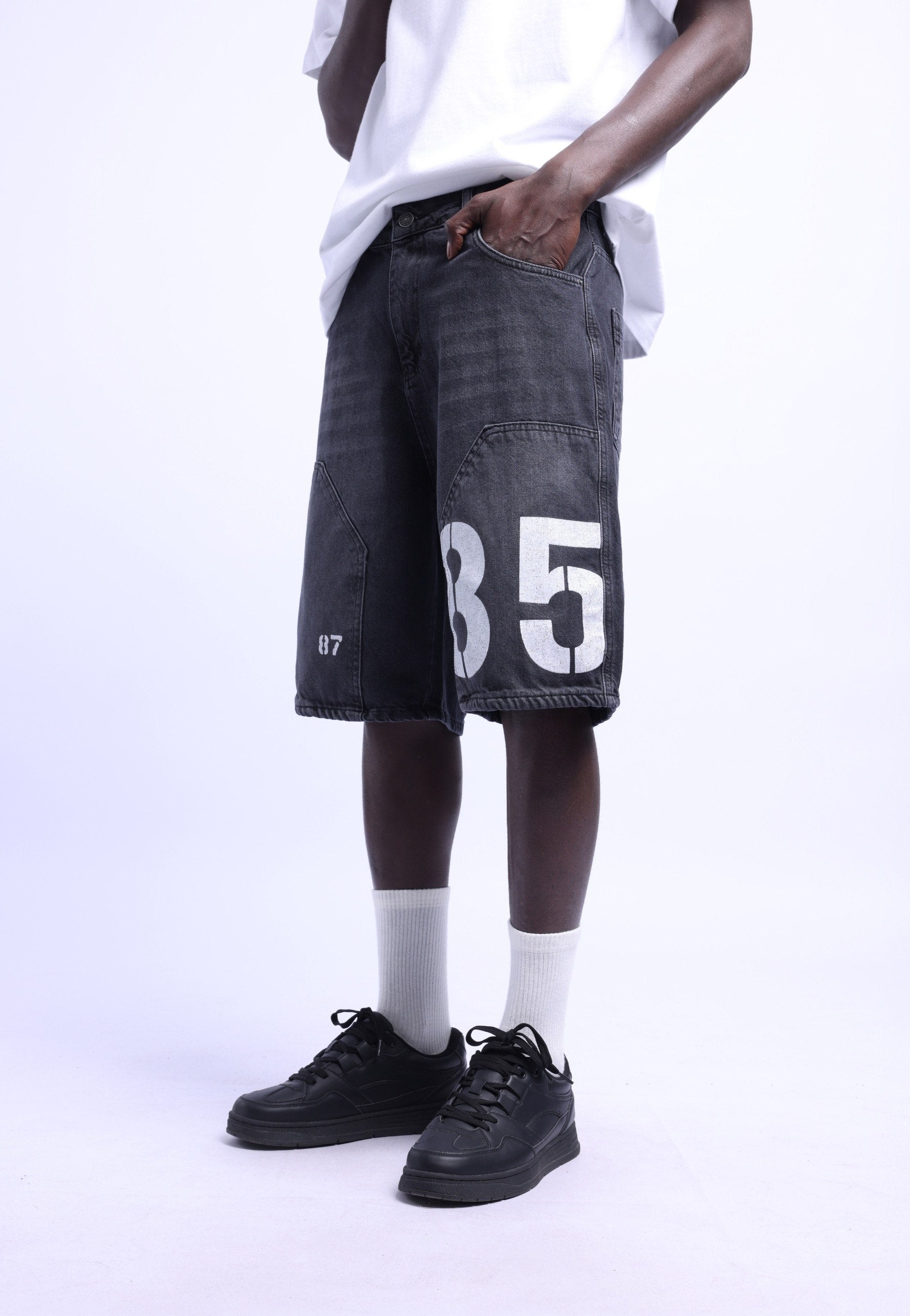 Bermude denim negre washed cu print B5